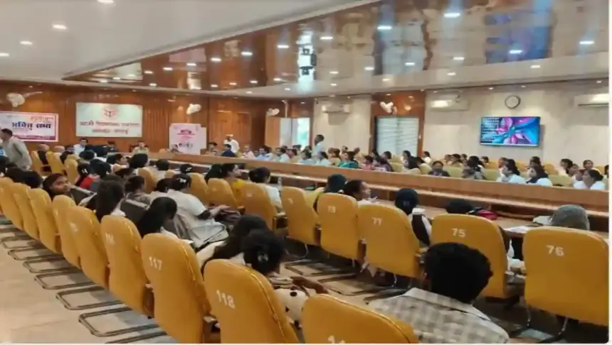 हरदोई जिला प्रशासन की नई पहल संस्थानो के पास तैनात होंगे पुलिसकर्मी महिला सुरक्षा होगी प्राथमिकता