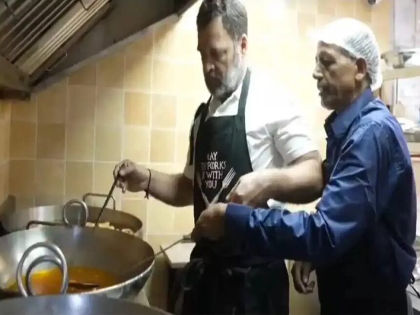 राहुल गांधी ने इस अंदाज़ में मनाई दिवाली, पुरानी दिल्ली के ऐतिहासिक 'घंटेवाला' पर बनाए लड्डू-इमरती..