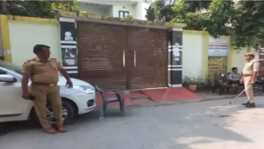 Saharanpur News: भ्रष्टाचार के आरोपी चर्चित रिटायर्ड इंस्पेक्टर प्रेमवीर राणा के घर और फार्म हाउस पर बिज लेंस का छापा