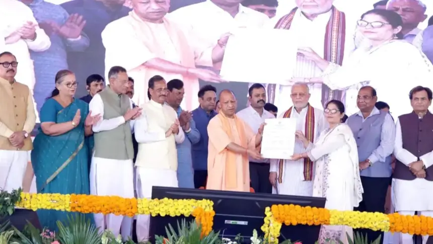 यूपी की छवि बदलेंगे…', सीएम योगी ने बांटे 72 परिवारों को फ्लैट, कहा 2017 में ही तय किया था कि गरीबों का शोषण करने वालों को छोड़ेंगे नहीं..