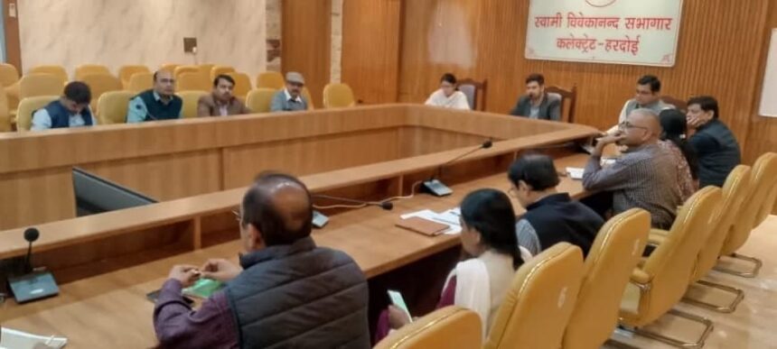 Hardoi News: एक भी मतदाता SIR गणना प्रपत्र पाने से वंचित न रहे: जिलाधिकारी/ जिला निर्वाचन अधिकारी