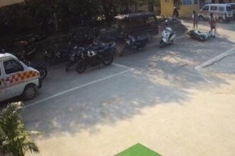 Gorakhpur News: बोलेरो ने हॉस्पिटल के सामने गाड़ियों को रौंदा, ड्राइवर बोला- खून देकर आया था…