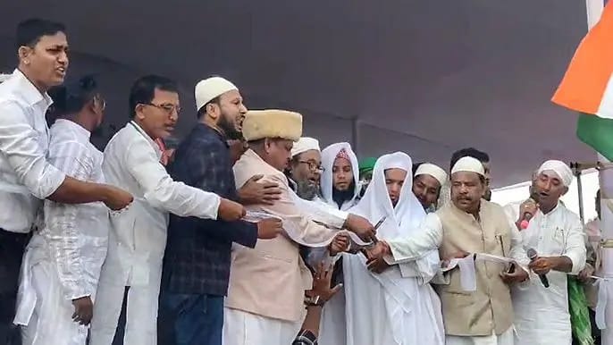 बीजेपी ने कहा- ममता आग से खेल रही हैं.... हुमायूं कबीर ने रखी 'बाबरी मस्जिद की नींव….