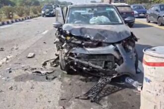 एक के बाद एक आपस में टकरा गईं तीन कारें; लखनऊ एक्सप्रेस-वे पर भीषण सड़क हादसा, चार घायल...