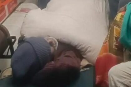 Hardoi News: सड़क किनारे पैदल दवा लेने जा रहे युवक को बाईक ने मारी टक्कर, जिला अस्पताल रेफर