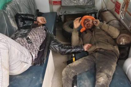 Hardoi Accident: आमने-सामने बाइक भिड़ंत, सवायजपुर सेमरिया मार्ग पर हुआ हादसा 4 घायल…