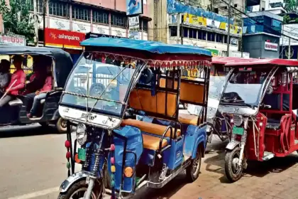 ई-रिक्शा चालकों की हरदोई शहर में अब नहीं चलेगी मनमानी, ई-रिक्शा के मार्ग और किराये को किया गया निर्धारित