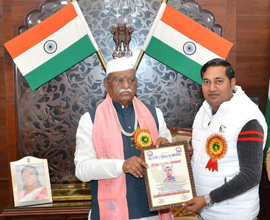 राजभवन जयपुर में सम्मानित किए गए शिक्षक डॉ० राजीव