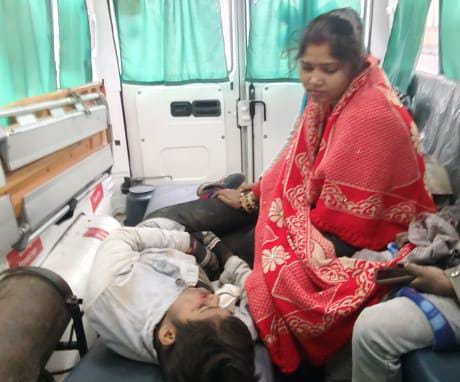 Hardoi Accident: तेज रफ्तार पिकअप ने बाइक में मारी टक्कर,रूपापुर-हरपालपुर मार्ग पर सहिजना मोड़ पर हुआ हादसा, युवक घायल....