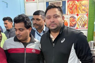 UP NEWS: तेजस्वी यादव ने मुरादाबाद में बिरयानी का आनंद लिया, नैनीताल से दिल्ली जा रहे थे, लोगों के साथ सेल्फी ली…