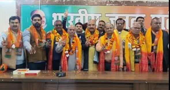 Hardoi News: भूमि विकास बैंक अध्यक्षों कानिर्विरोध निर्वाचित होने पर भाजपा कार्यालय पर स्वागत…