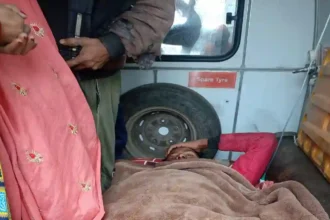 Hardoi News: फ़सल देखने जा रहे किसान को आवारा साढ ने दौड़ाया,कटीले तार पर गिरकर युवक हुआ घायल…