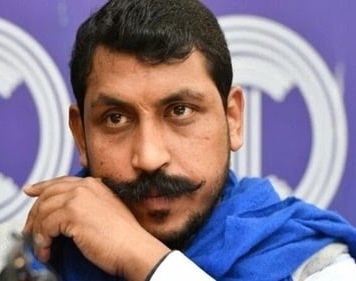 मेरठ में पीड़ित परिवार से मिलने जा रहे चंद्रखेखर आजाद को पुलिस ने रोका, धक्का-मुक्की…