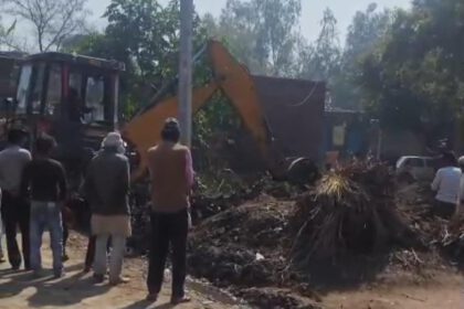 Hardoi News: प्रधान द्वारा ग्राम समाज की जमीन पर किया जा रहा कब्जा, वीडियो वायरल