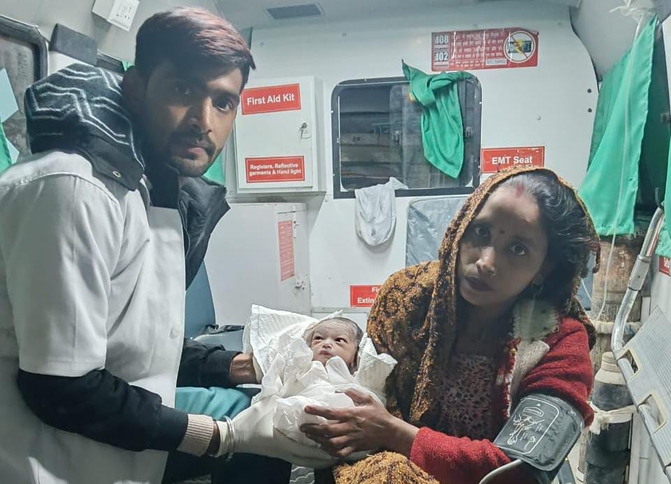 Hardoi News: 102 एंबुलेंस में गूंजी किलकारी, जच्चा-बच्चा स्वस्थ