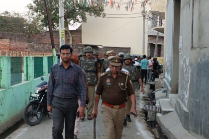 Hardoi News: आगामी त्यौहारों को लेकर तहसीलदार के नेतृत्व में निकाला गया फ्लैग मार्च,नगर का किया भ्रमण